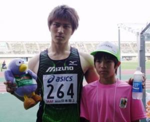 第95回日本陸上競技選手権大会の各種目優勝選手にコバトンが渡された時の写真