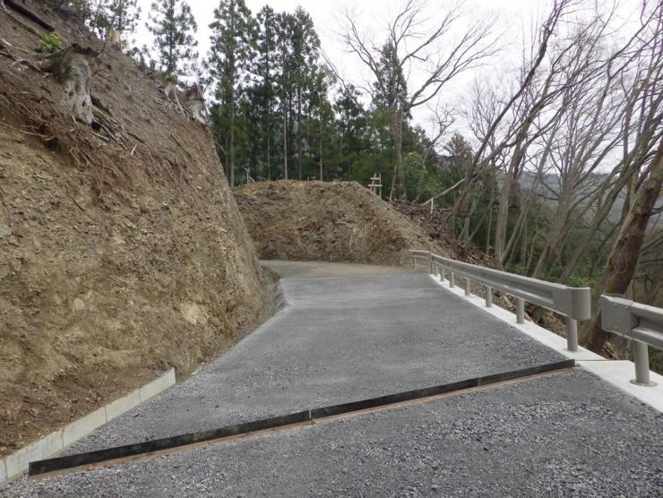 4半納城峰線(半納工区)森林管理道開設工事の完成後の現場写真です