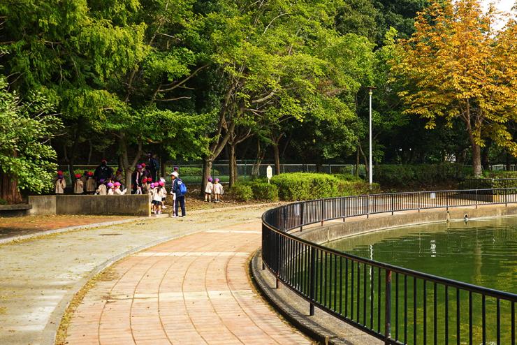 さぎ山記念公園アプローチ