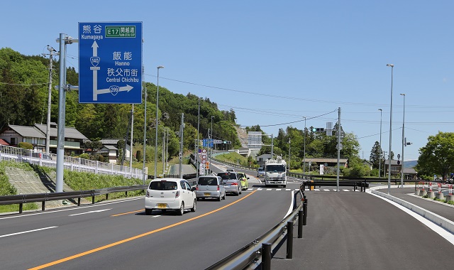 上蒔田交差点の本線の写真