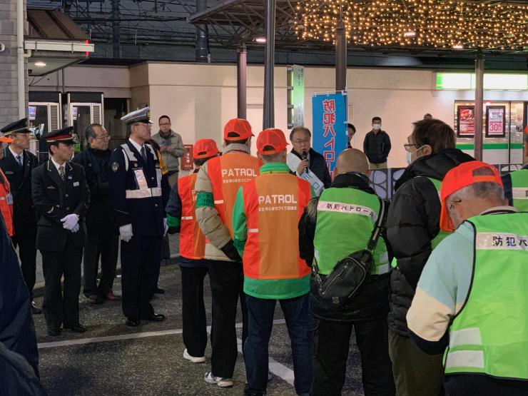 西川口駅前クリーンタウン作戦市長の挨拶風景