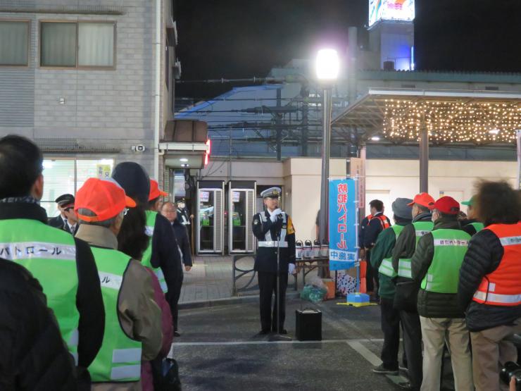 西川口駅前クリーンタウン作戦警察署長挨拶風景