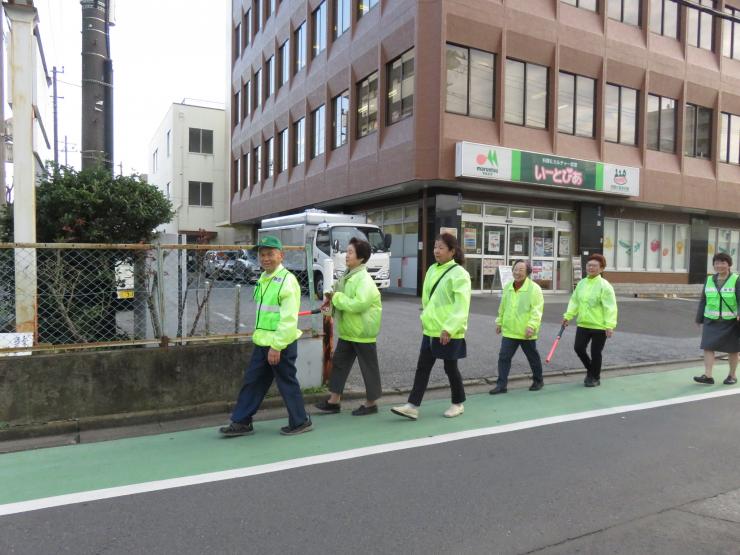 蕨市中央3丁目旭町会防犯パトロール風景2