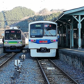 三峰口停車中列車