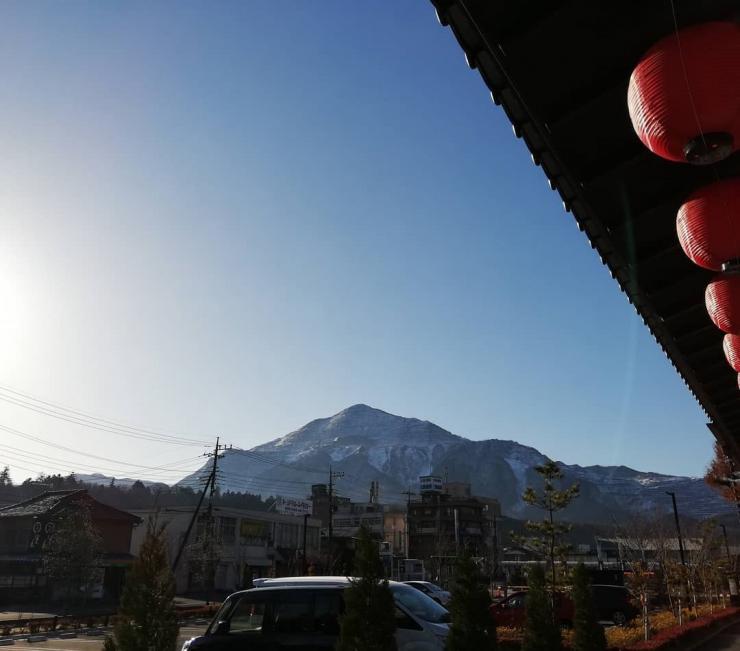 西武秩父駅前から武甲山を