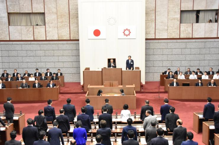 令和元年6月定例会閉会日 採決の様子