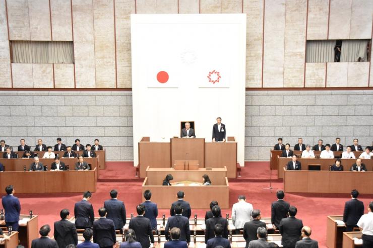 令和元年9月定例会採決の様子