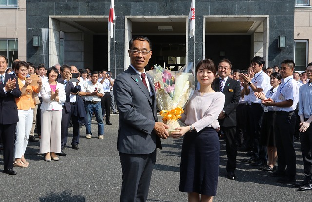 大野知事の初登庁の様子