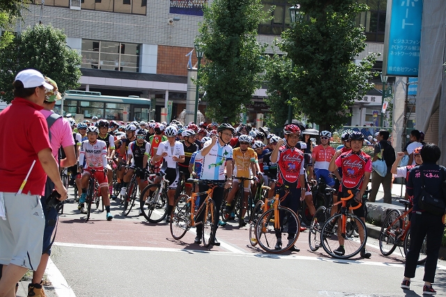 第67回秩父宮杯埼玉県自転車道路競走大会の様子