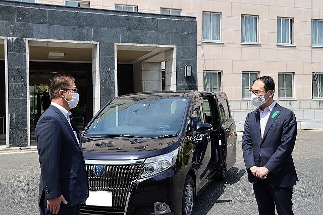 埼玉トヨタ自動車株式会社からの新型コロナウイルス感染者移送用車両の貸与式の様子