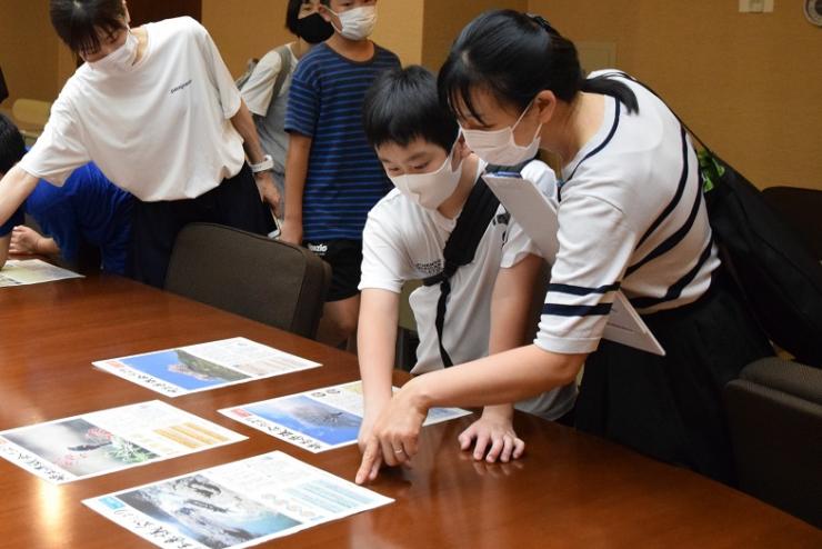 0807議事堂見学会（議運室にて）