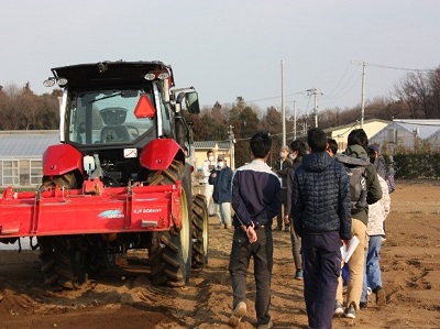 ほ場にて実地研修