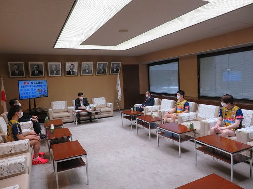 写真：表敬訪問の様子