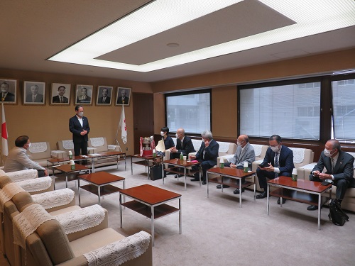 中屋敷慎一議長の写真