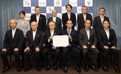 価格転嫁の円滑化に関する協定締結 集合写真