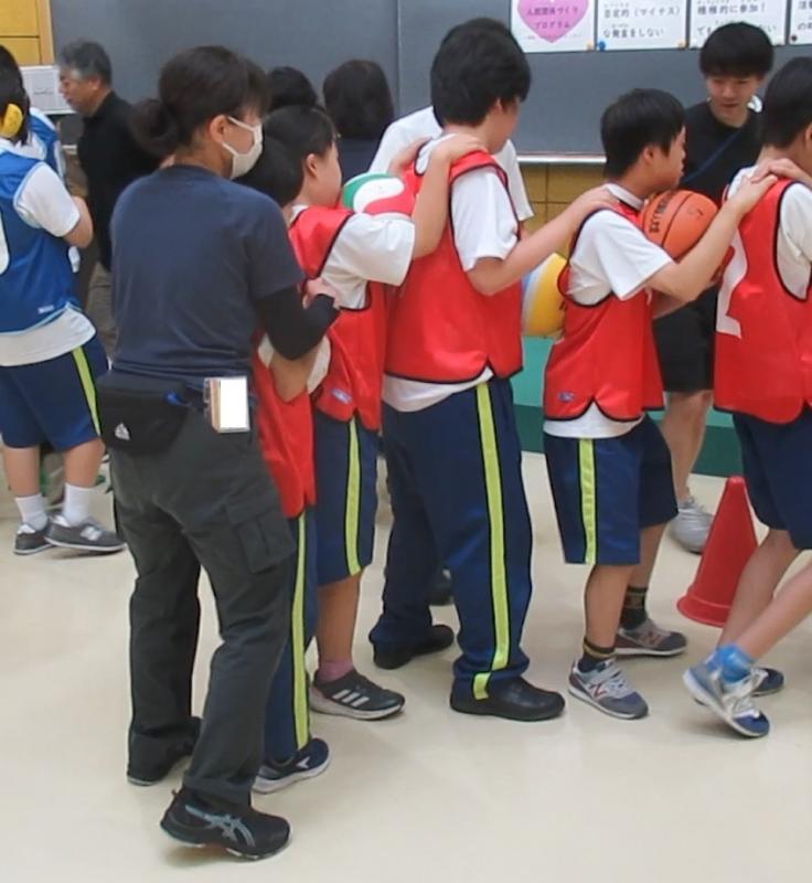 レクリエーションをしている写真