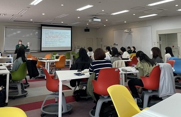 女子栄養大学でのクロスロードの様子