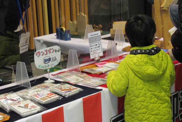 メモ帳などの手作り文具の即売