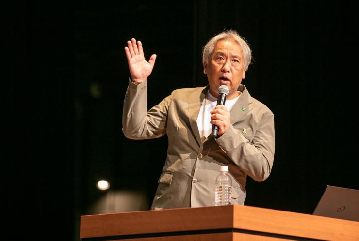 写真:先進事例発表のようす（石田雅一児玉の森こども園園長）