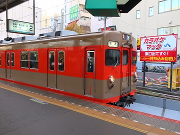 大宮駅に入線する電車