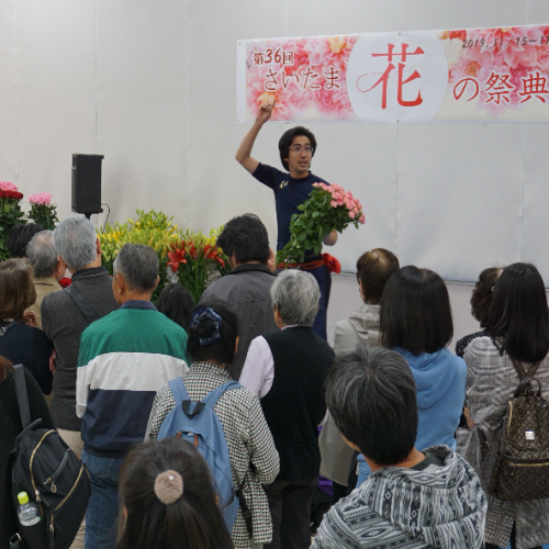 過去の花の祭典の競りの様子