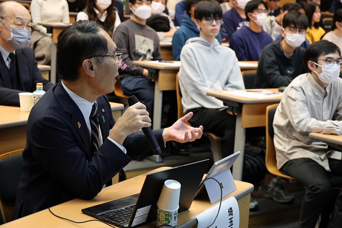 知事と埼玉大学の学生による意見交換会の写真