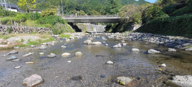 芦ヶ久保駅付近を流れる川