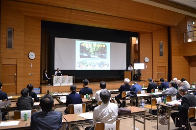 越谷アリタキ緑の会の発表の様子の写真