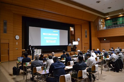 NPO法人自然環境観察会の発表の様子の写真