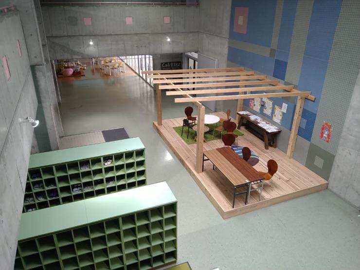 小川町の旧上野台中学校を改装した交流拠点のラウンジ