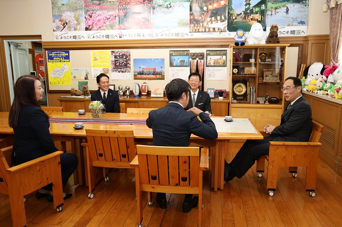 埼玉県NPO基金感謝状贈呈式（2月20日実施）で挨拶する知事の写真