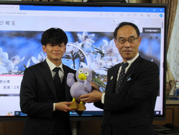 浦和レッズ2024シーズン開幕報告で記念撮影する知事の写真