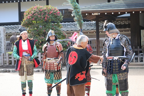 広場での着用指導