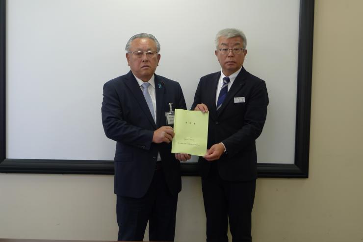 写真：要望書交付