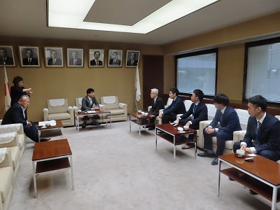 写真：表敬訪問