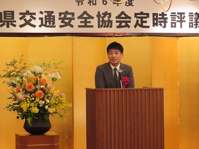 祝辞を述べる議長の写真
