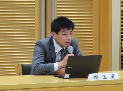 写真：懇談会に臨む議長