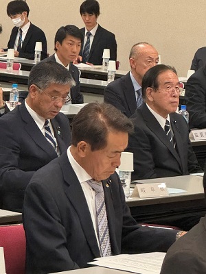 写真：会議中の副議長