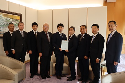 写真：青木官房副長官要請