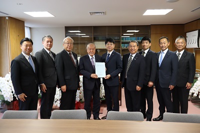 写真：鈴木総務会胃腸要請