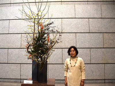 生花と作者の写真