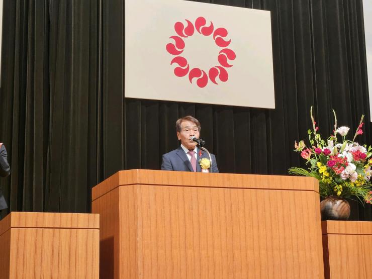 祝辞を述べる松澤正副議長