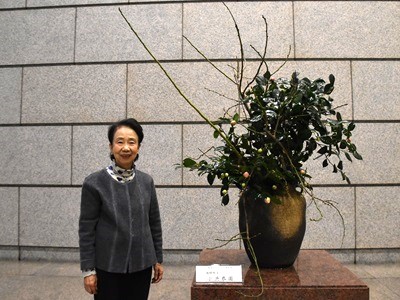 生け花と作者の写真