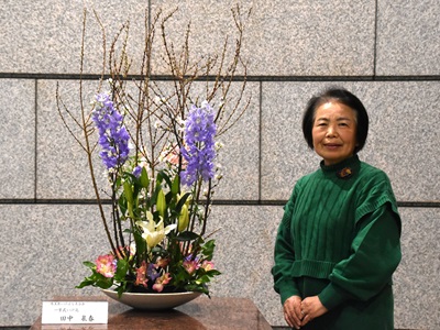 生け花と作者の写真