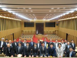 川崎市議会における視察の集合写真