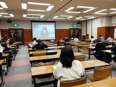 会場