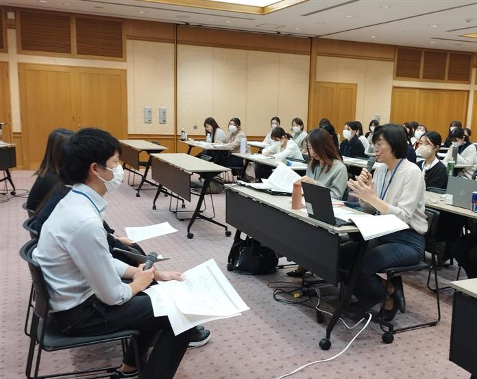 午前発表の様子