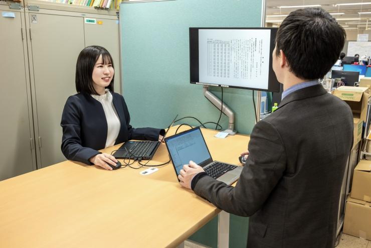 打合せをしている様子