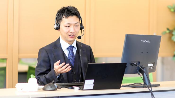 オンラインでミーティングしている様子