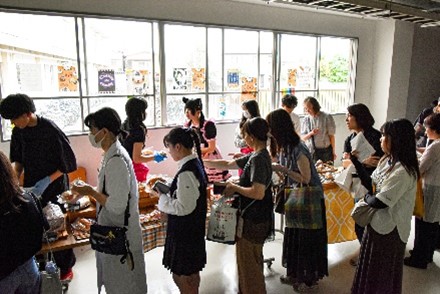 開発商品を文化祭で販売